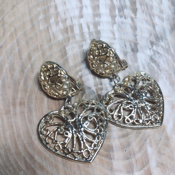 Vintage Jewelry - Vintage Heart clip on earrings 1020E